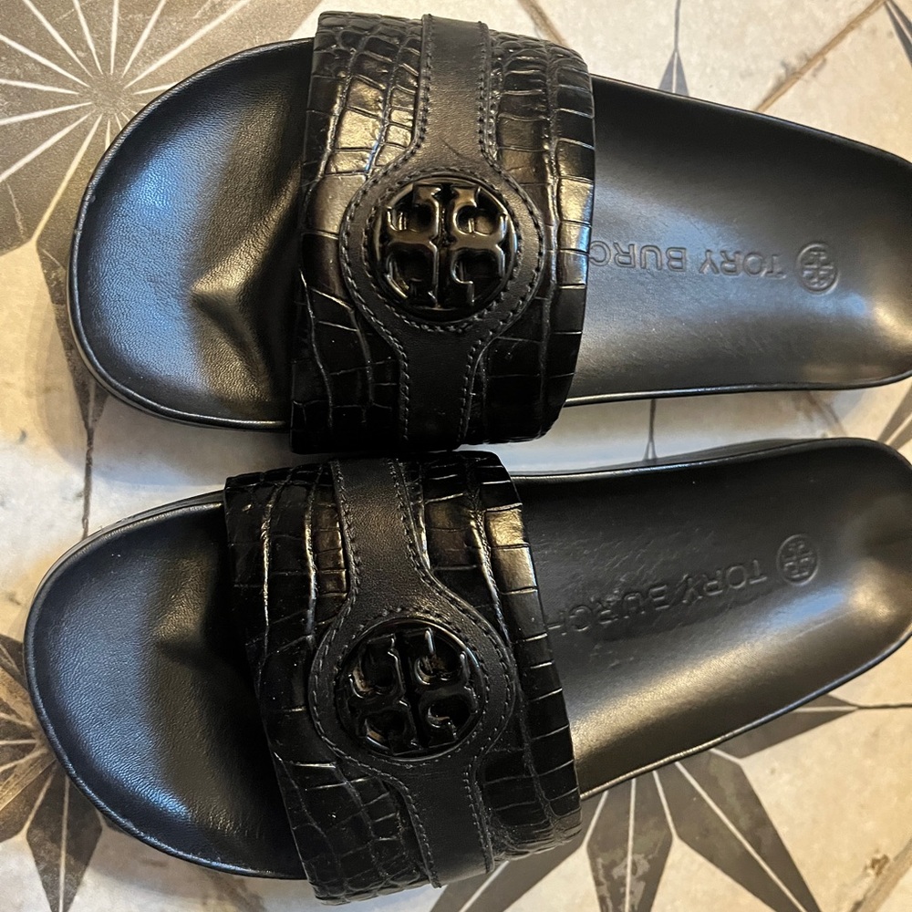 Tory Burch logo slides black 8